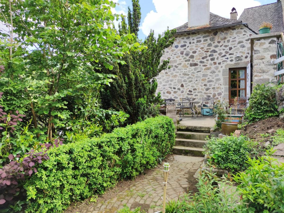 Saint-Jacques-des-Blats Maison Familiale Et Authentique מראה חיצוני תמונה